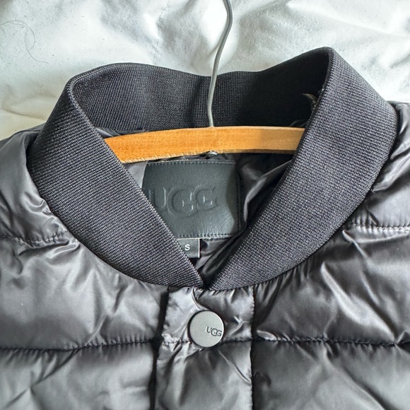 UGG Australia Gavin Bomber Jacket! Black  Medium Weight Puffer - Small - Picture 6 of 7